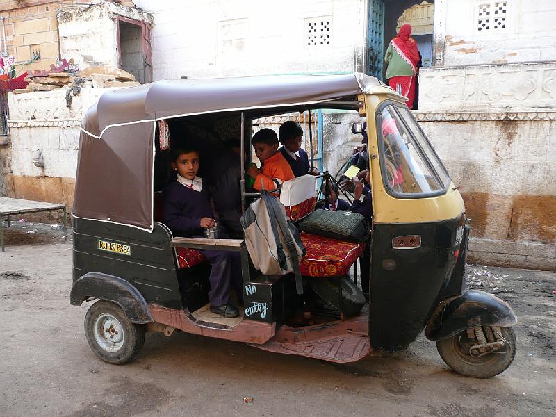 P1060009.JPG - Gamins dans rickshaw